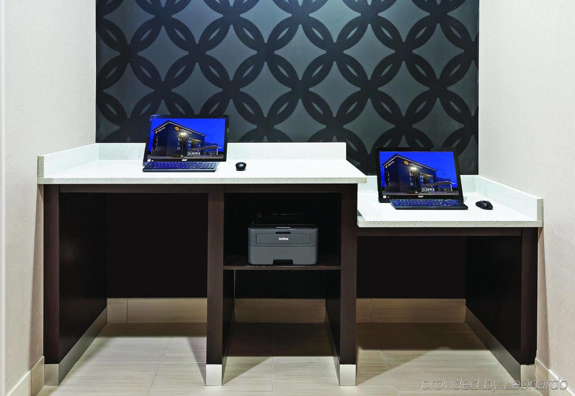 La Quinta By Wyndham College Station South Hotel Bagian luar foto