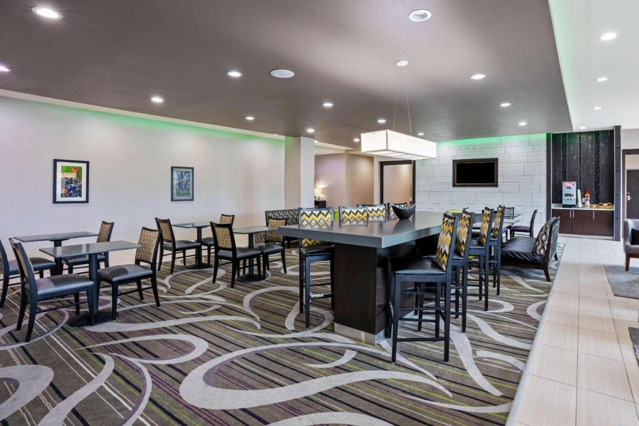 La Quinta By Wyndham College Station South Hotel Bagian luar foto